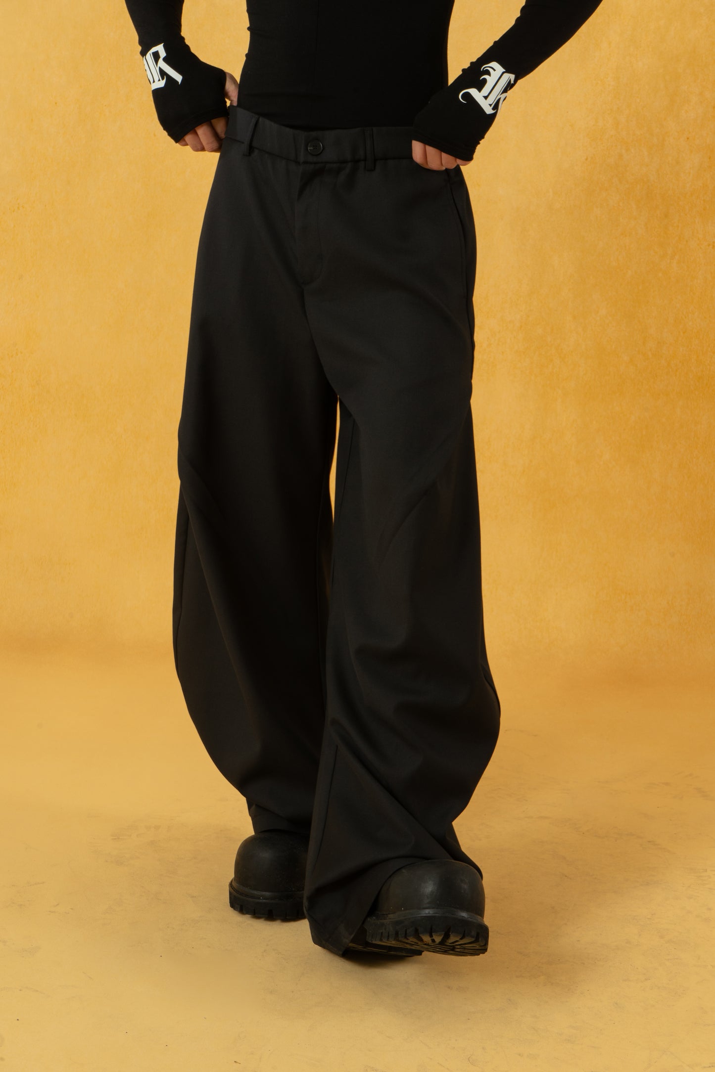 Curved Wide-Leg Tailored Pants