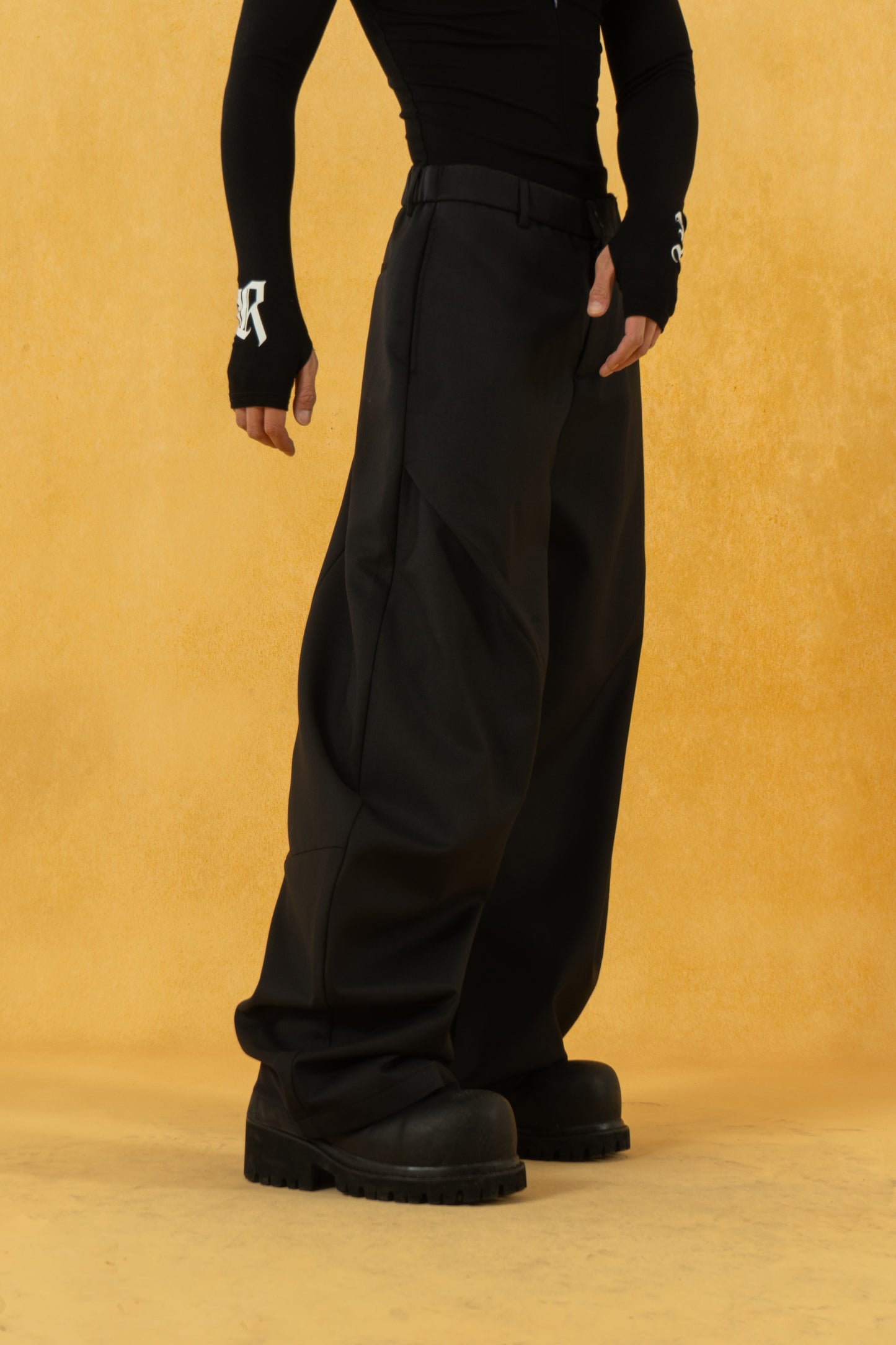 Curved Wide-Leg Tailored Pants