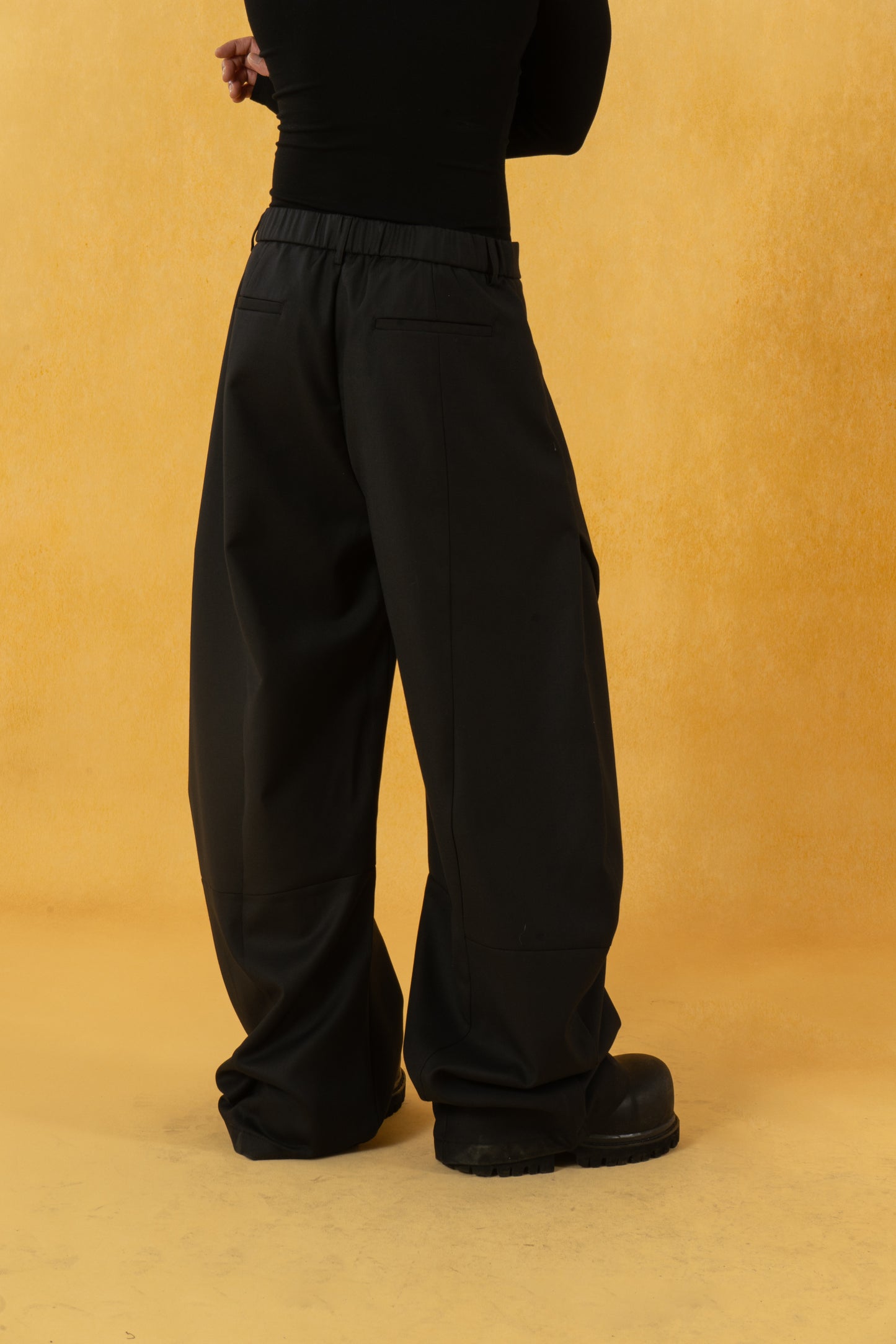 Curved Wide-Leg Tailored Pants