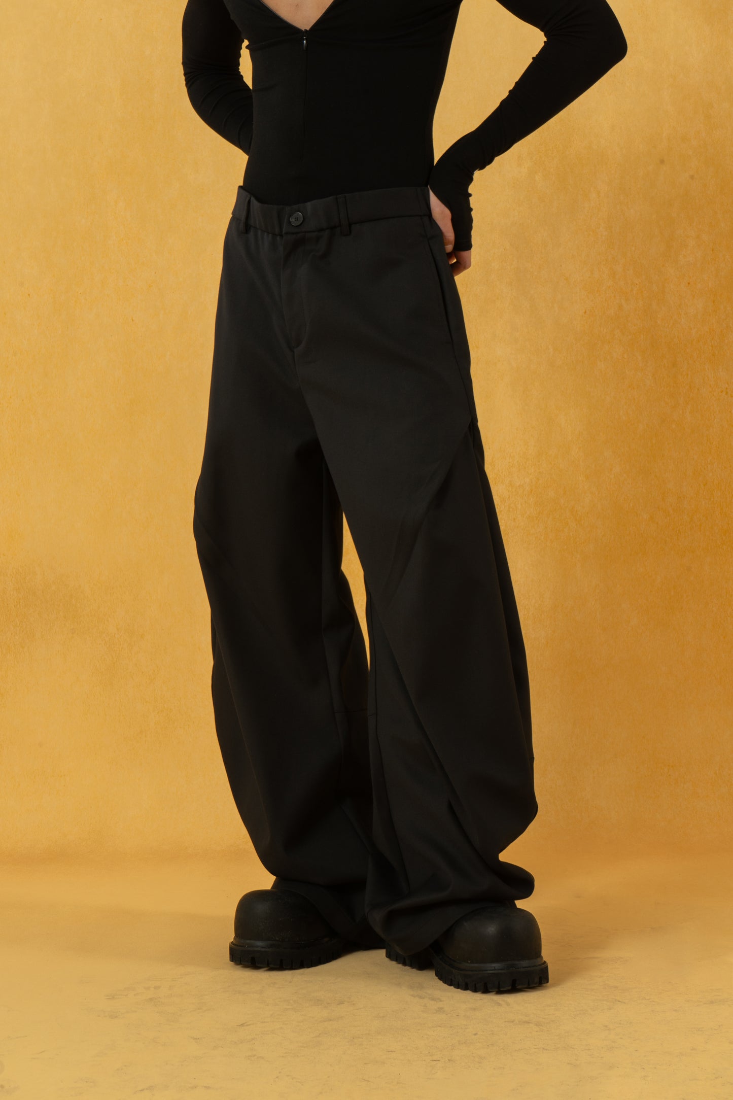 Curved Wide-Leg Tailored Pants