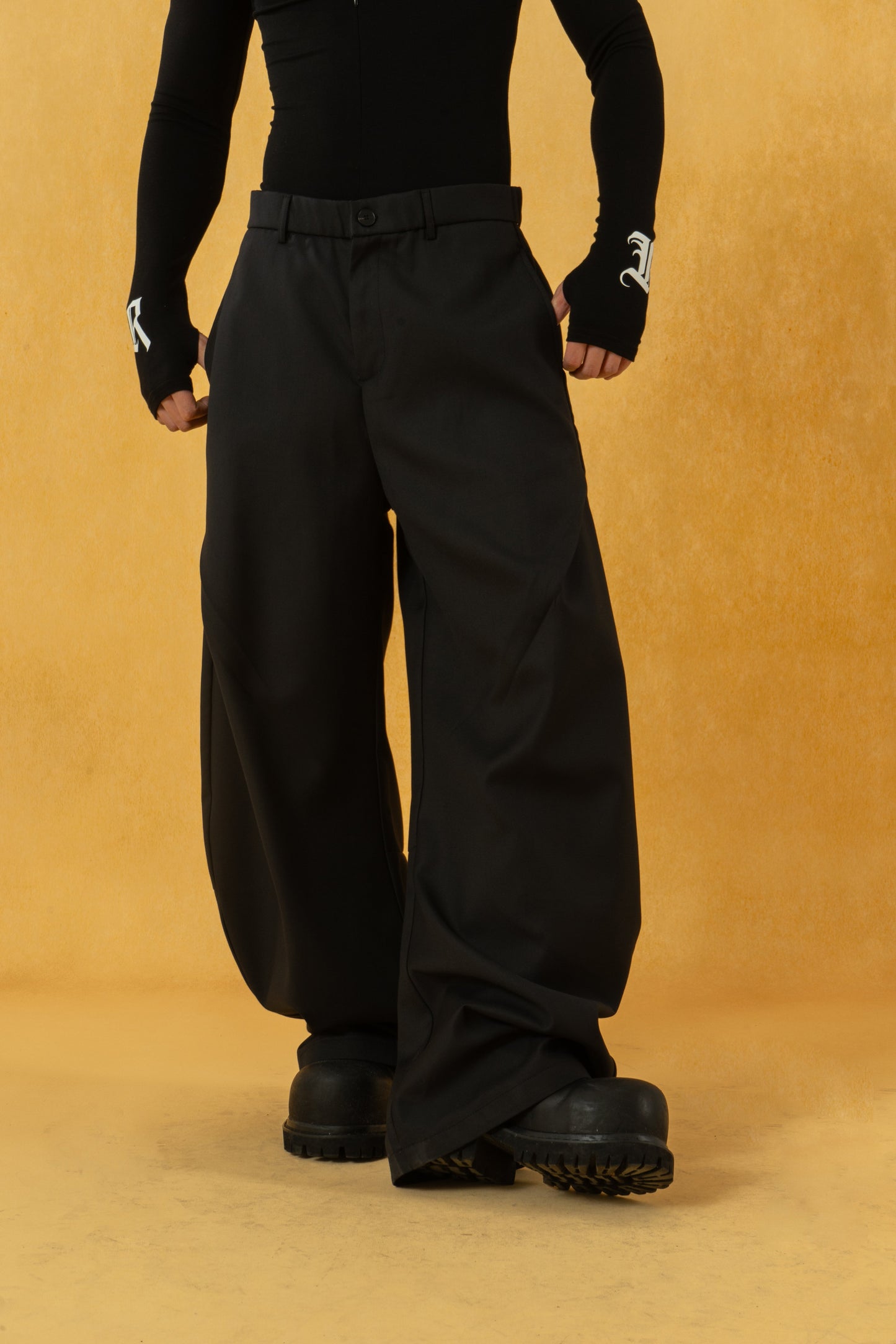 Curved Wide-Leg Tailored Pants