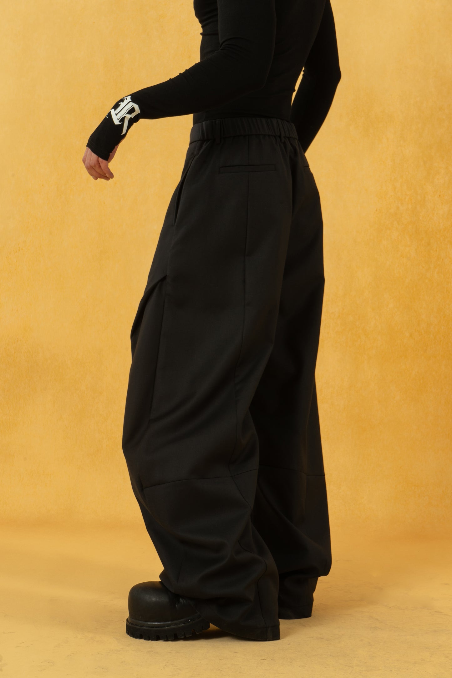 Curved Wide-Leg Tailored Pants