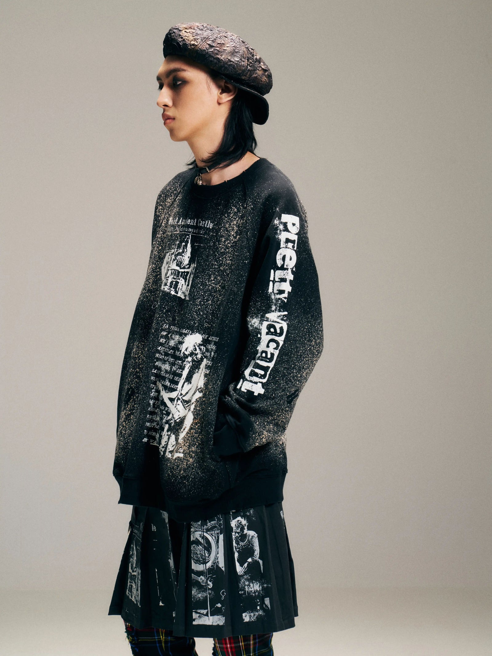 VENTUREK Punk Rock Spray Paint Graffiti Letter Print Pullover Hoodie
